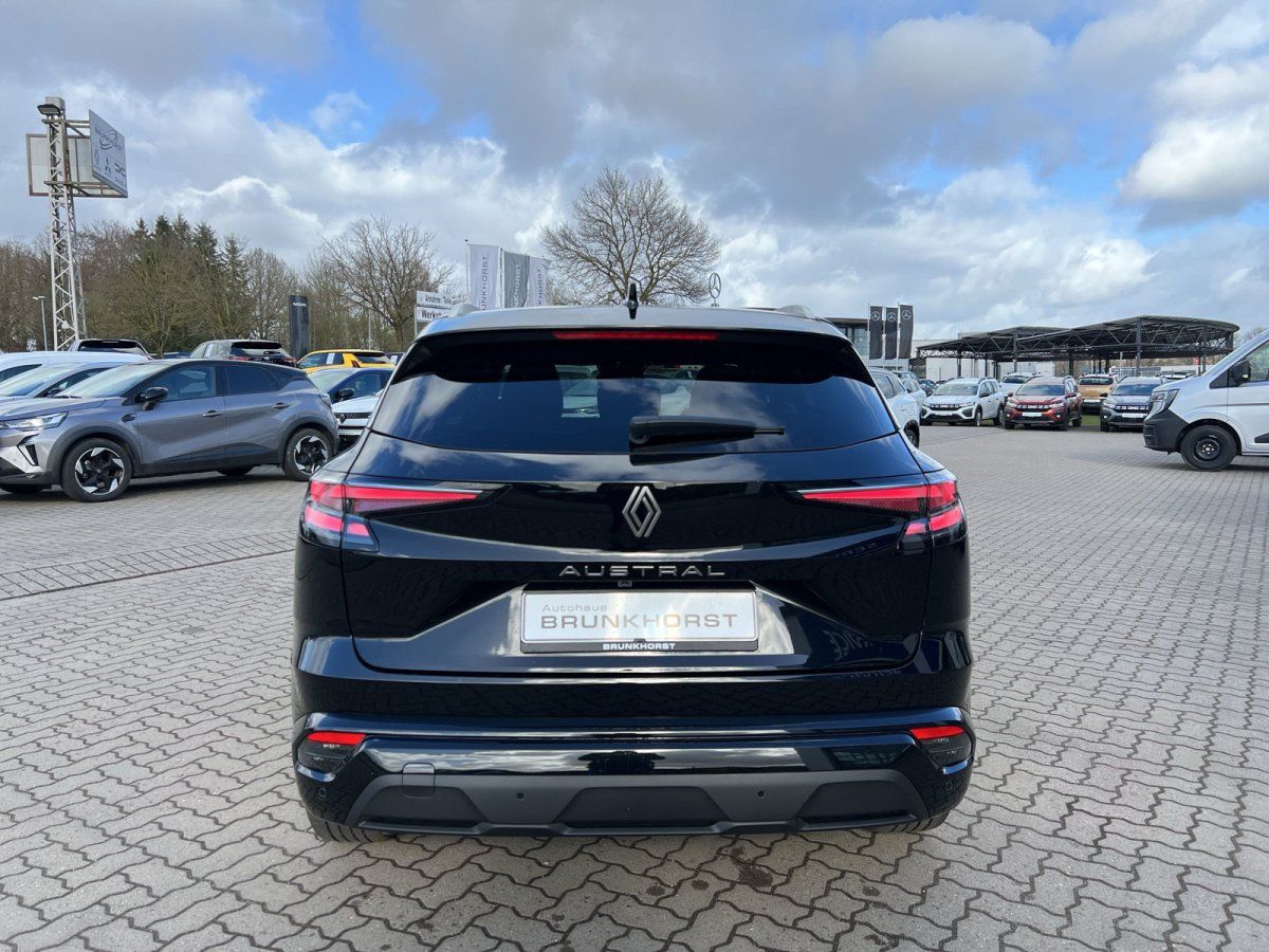 Renault Austral SUV schwarz - Heckansicht mit LED-Rückleuchten im Autohaus Brunkhorst
