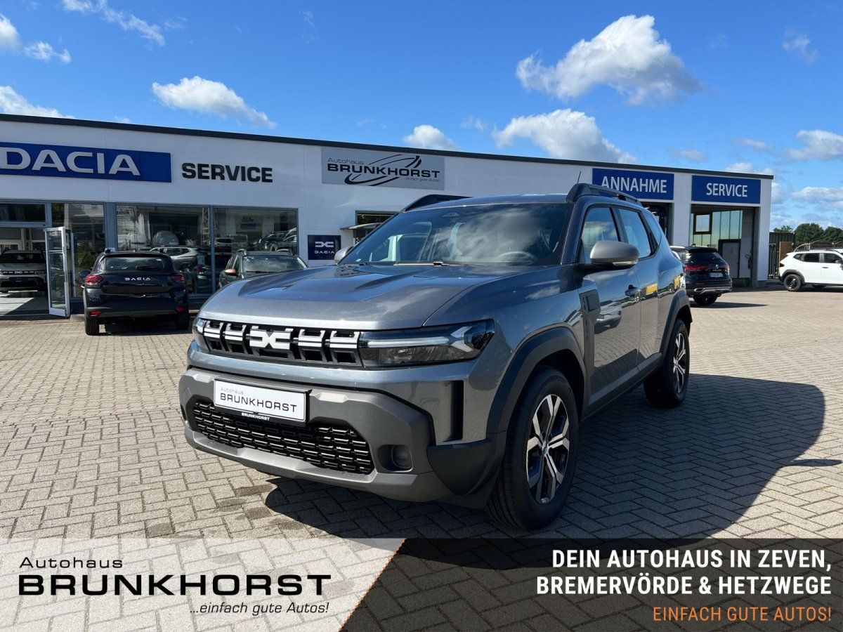 Dacia Duster SUV in Grau im Autohaus Srunkhorst Showroom, Frontansicht