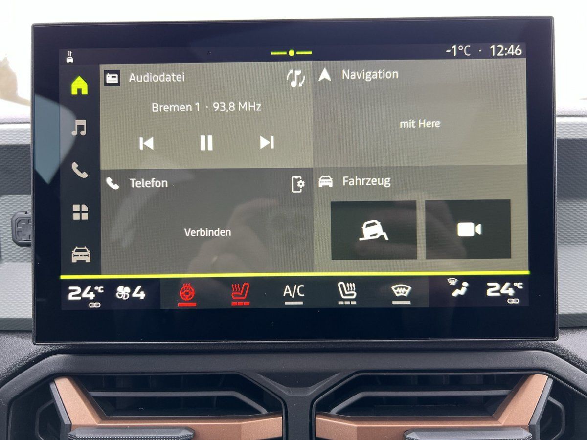 CUPRA Innenraum Infotainment-Display mit Navigation und Radio Bremen 1 im Autohaus
