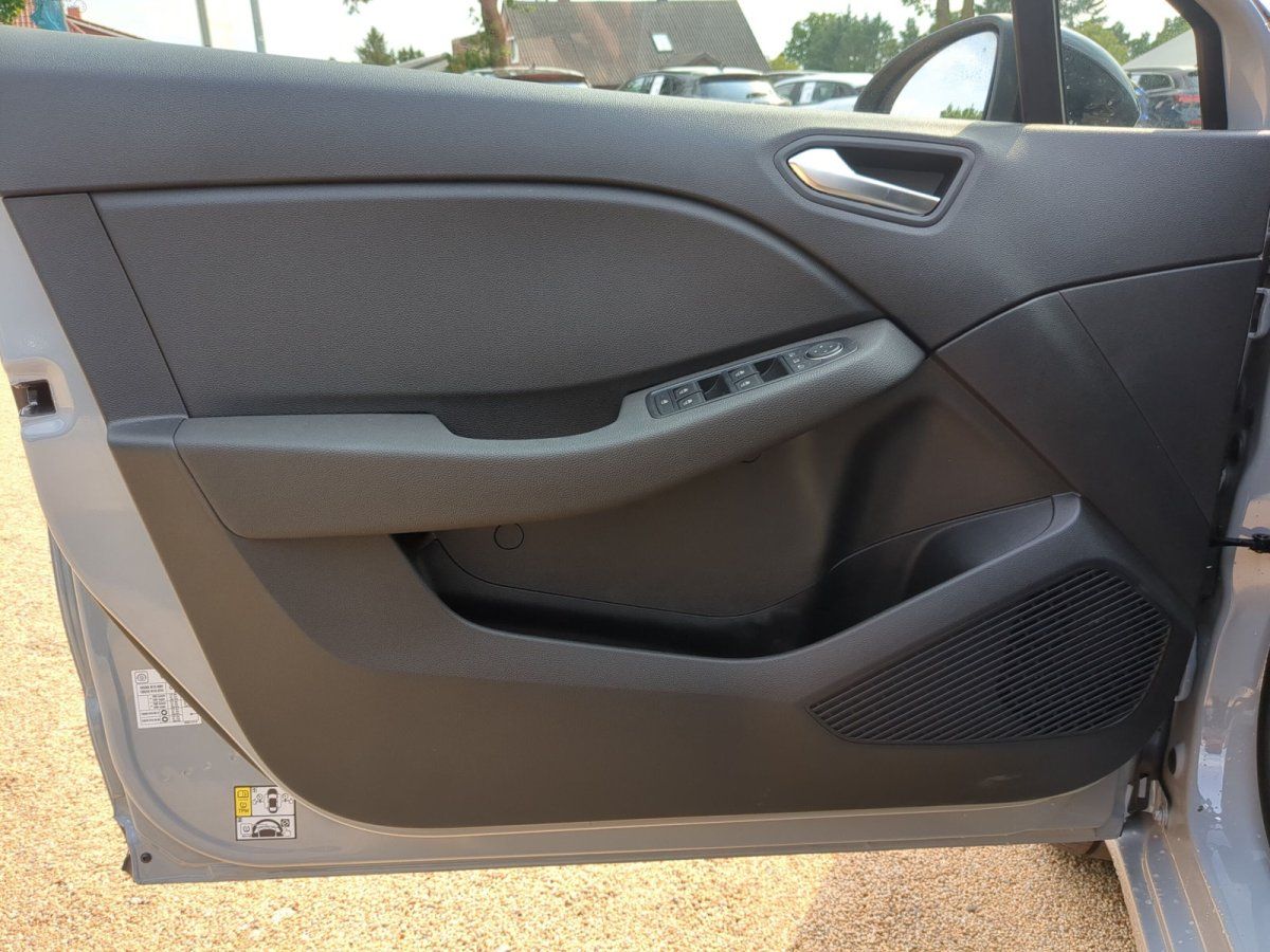 Fahrzeuginnenraum Fahrertür mit Fensterheber und Lautsprecher in grauem Design