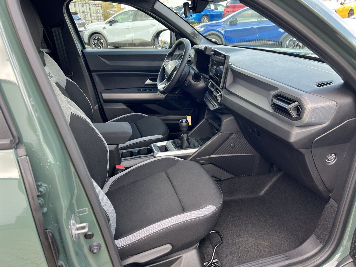 Fahrzeug Innenraum Fahrersicht mit Sitzen und Armaturenbrett