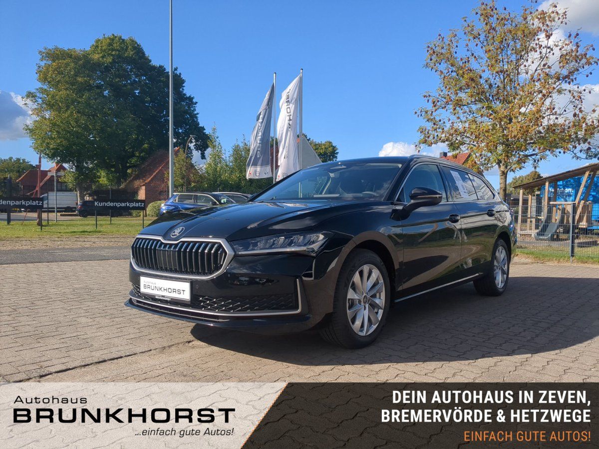 Schwarzer Škoda Octavia Combi Neuwagen im Autohaus Brunkhorst Showroom