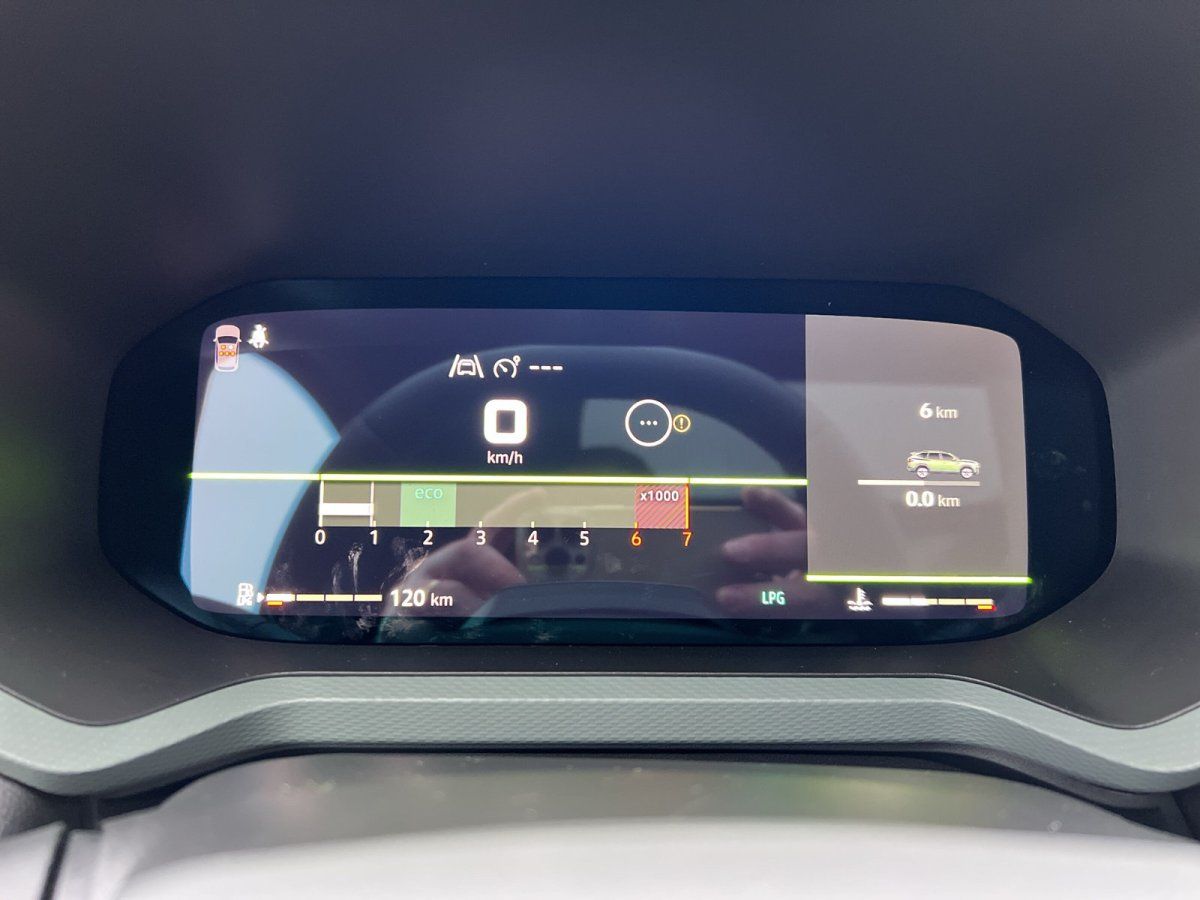 Škoda Digitales Kombiinstrument mit LPG-Anzeige und 120 km Reichweite im Autohaus