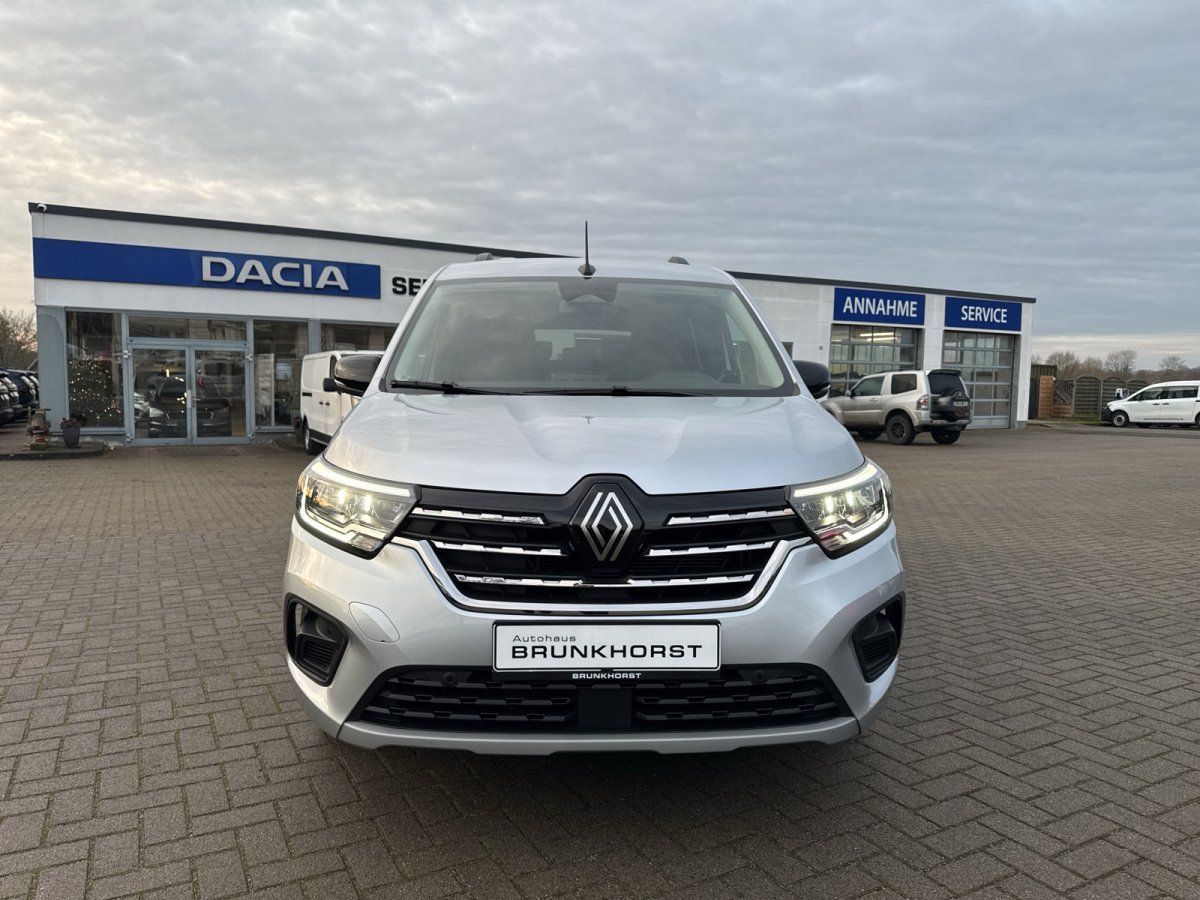 Silberner Renault Kangoo Frontansicht im Autohaus Brunkhorst Showroom