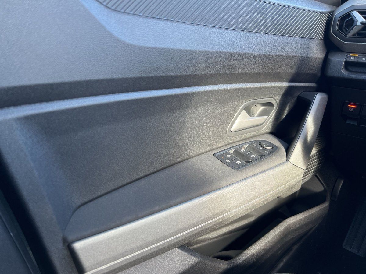 Volkswagen Fahrzeugtür Innenraum mit Fensterheber und Türgriff im Autohaus