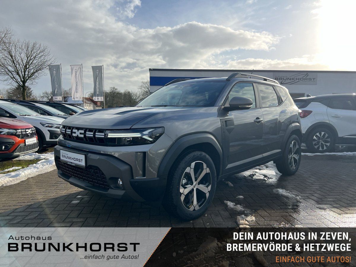 Dacia Duster SUV in Grau in Autohaus Showroom – 3. Generation Neufahrzeug