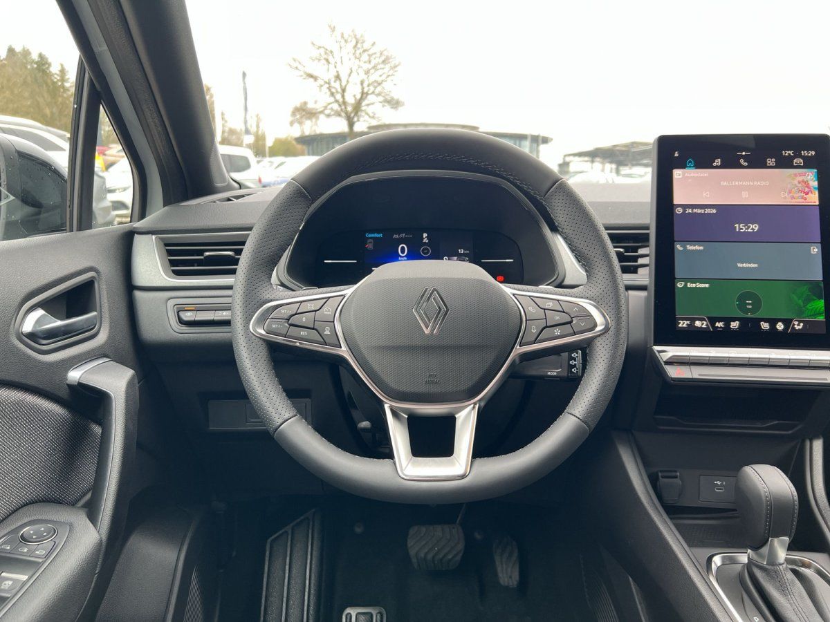 Renault Cockpit mit digitalem Display, Touchscreen und Klimabedienung - Fahrerplatz