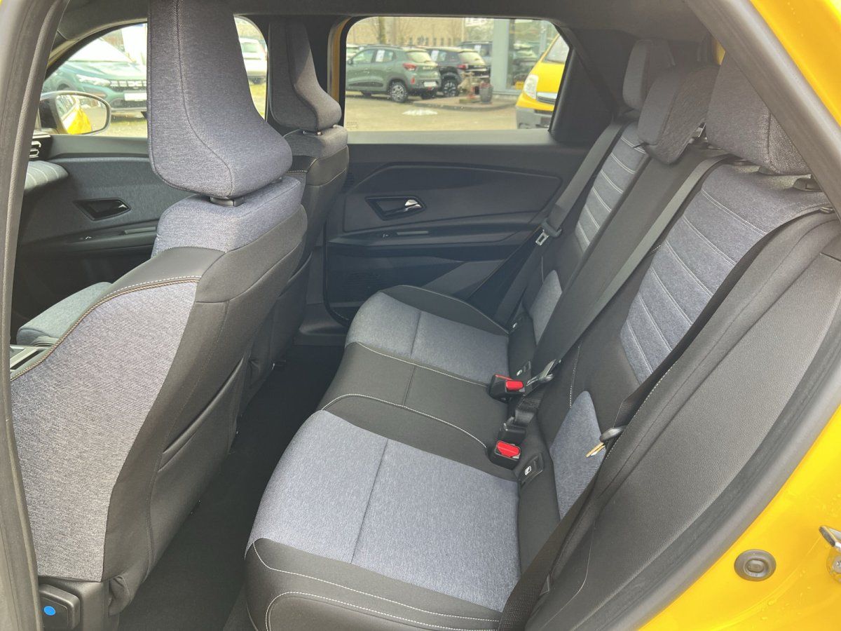 Gelbes Fahrzeug Innenraum Rücksitzbank grau mit Sicherheitsgurten