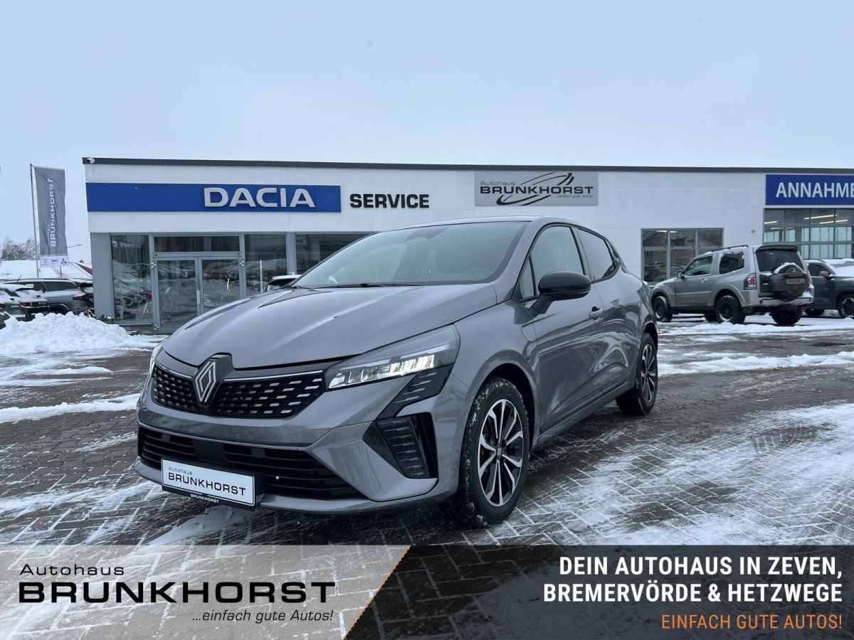 Renault Clio 5 in Grau im Autohaus Showroom – Frontansicht schräg