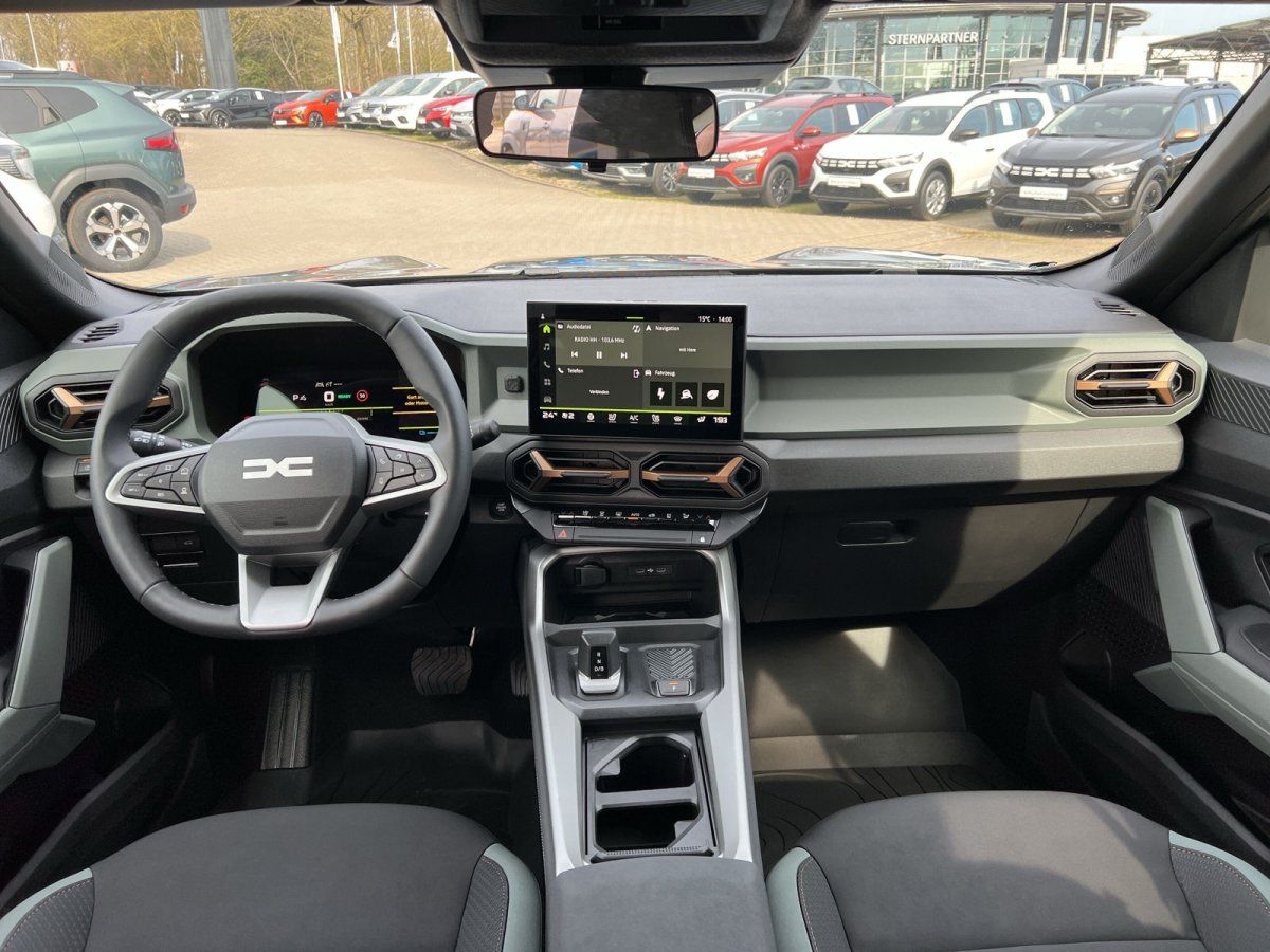 Modernes Fahrzeug-Cockpit mit digitalen Anzeigen, Touchscreen und ergonomischem Design