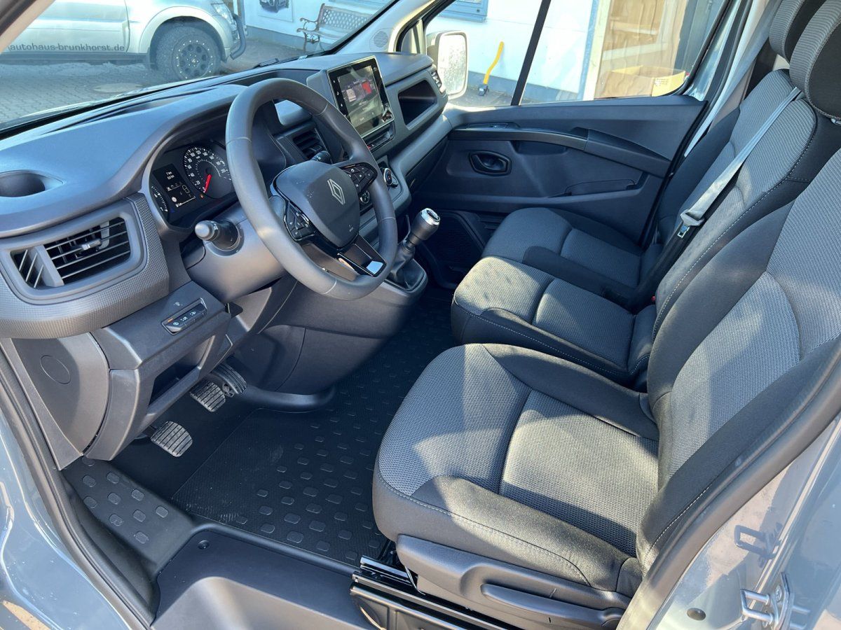 Renault Transporter Innenraum grau - Armaturenbrett, Lenkrad und Fahrersitz Detailansicht