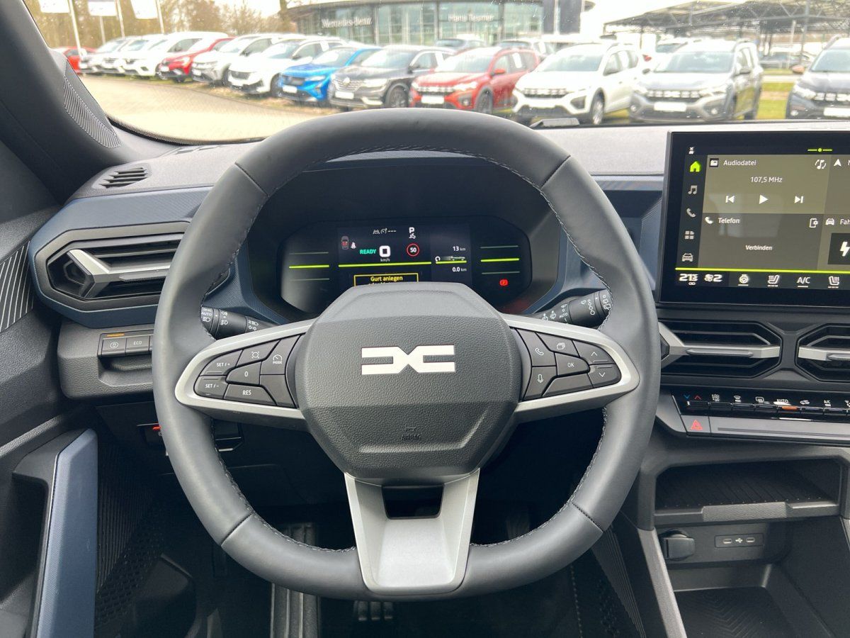Dacia Sandero Stepway Fahrerplatz - Lenkrad mit Logo, digitales Display und Infotainment-System