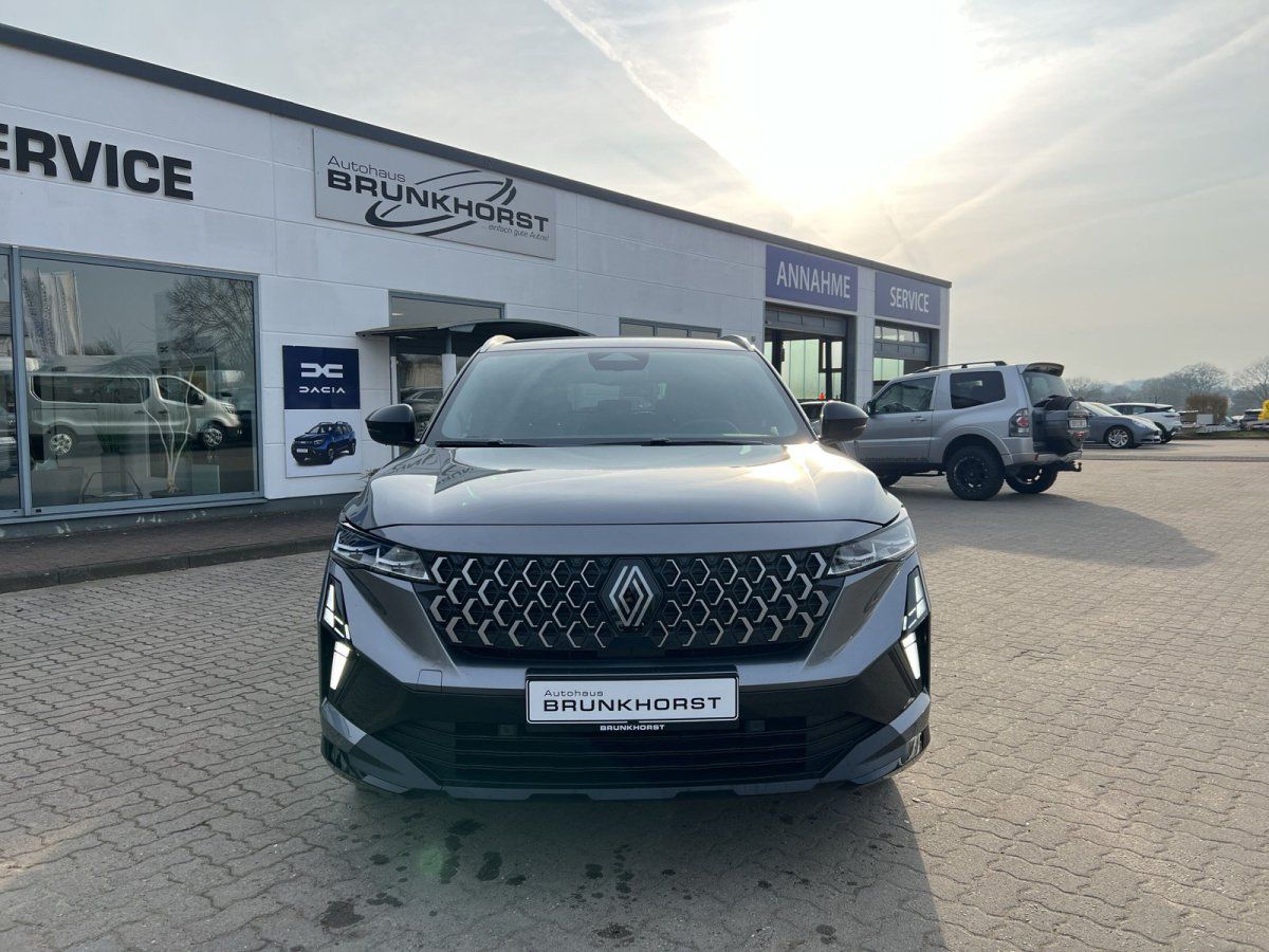 Renault Austral Frontansicht in grau im Autohaus Brunkhorst Showroom