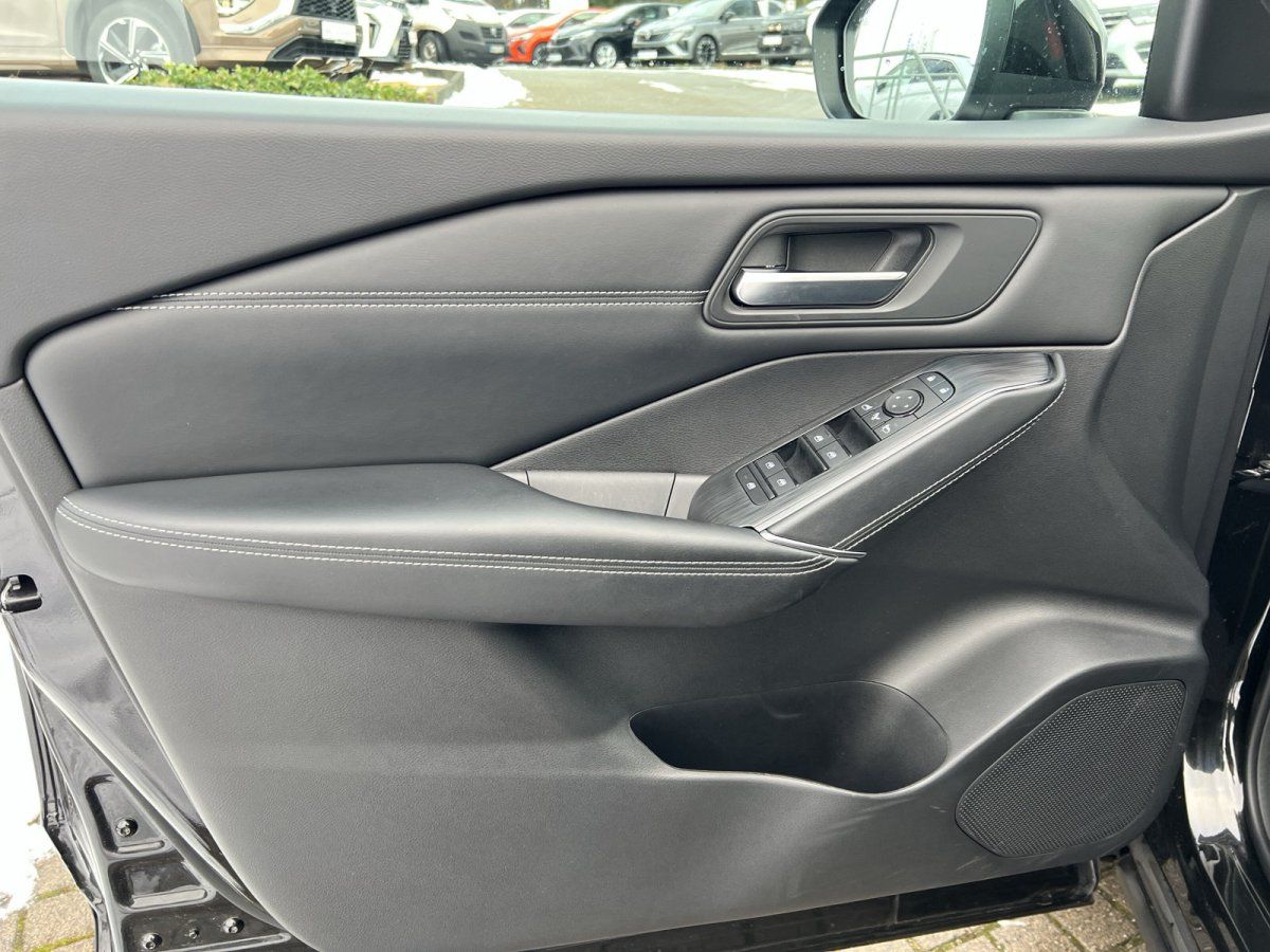 Fahrzeugtür Innenverkleidung mit Lederausstattung und elektrischen Fensterhebern in Schwarz