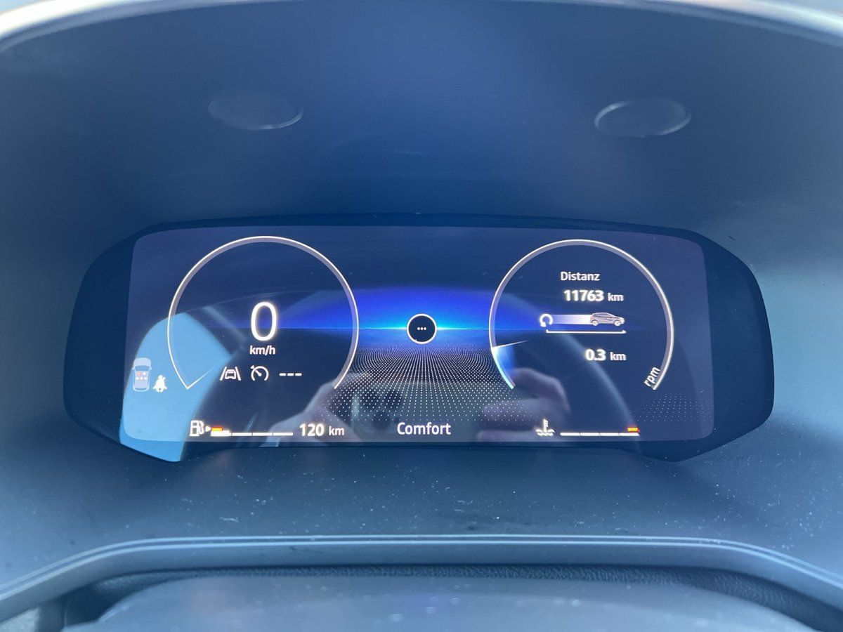 Volkswagen Digitales Cockpit Innenraum mit Tachometer, Distanzanzeige 11763 km im Autohaus