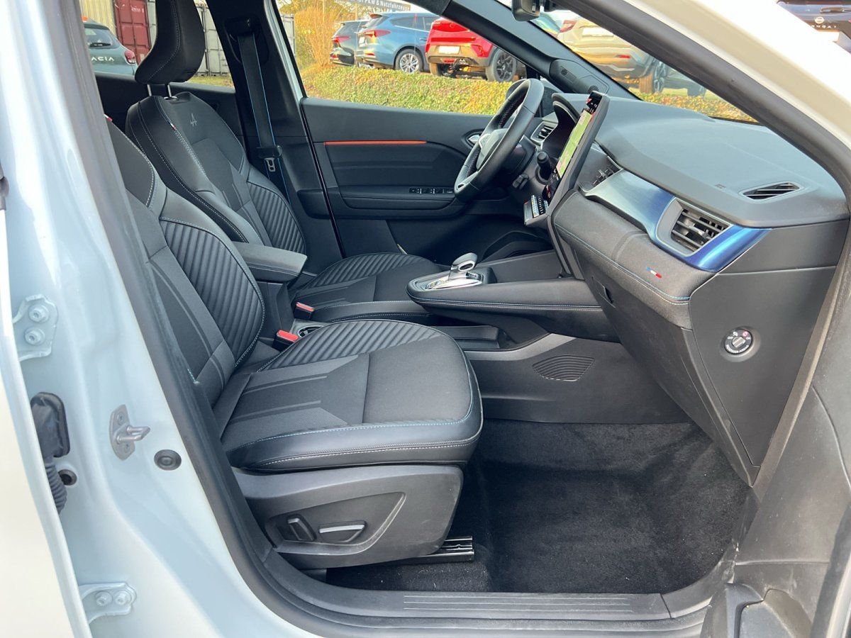 Maserati Grecale Innenraum mit schwarzem Leder, digitales Cockpit und moderne Mittelkonsole