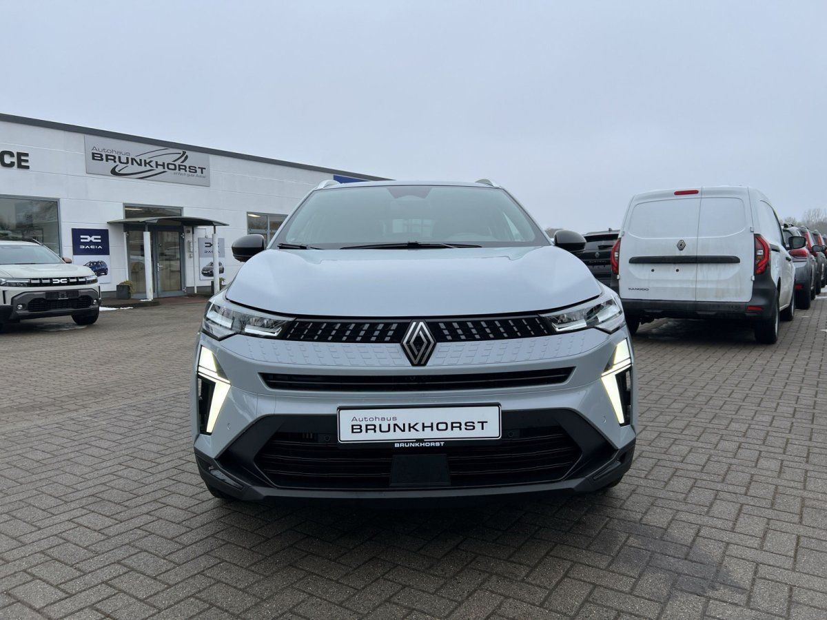 Renault SUV Frontansicht in Silber im Autohaus Brunkhorst Showroom