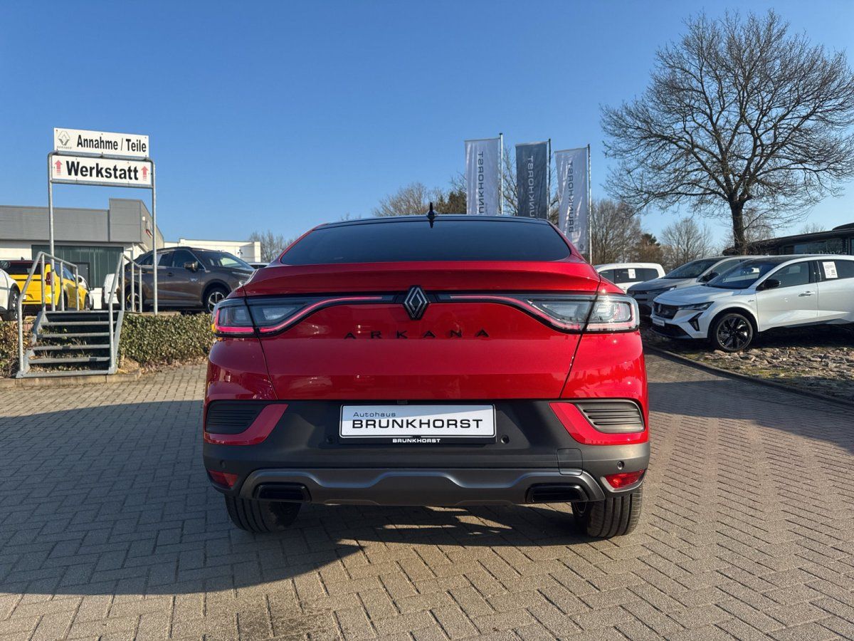 Roter Renault Arkana SUV-Coupé Heckansicht im Autohaus Brunkhorst Showroom
