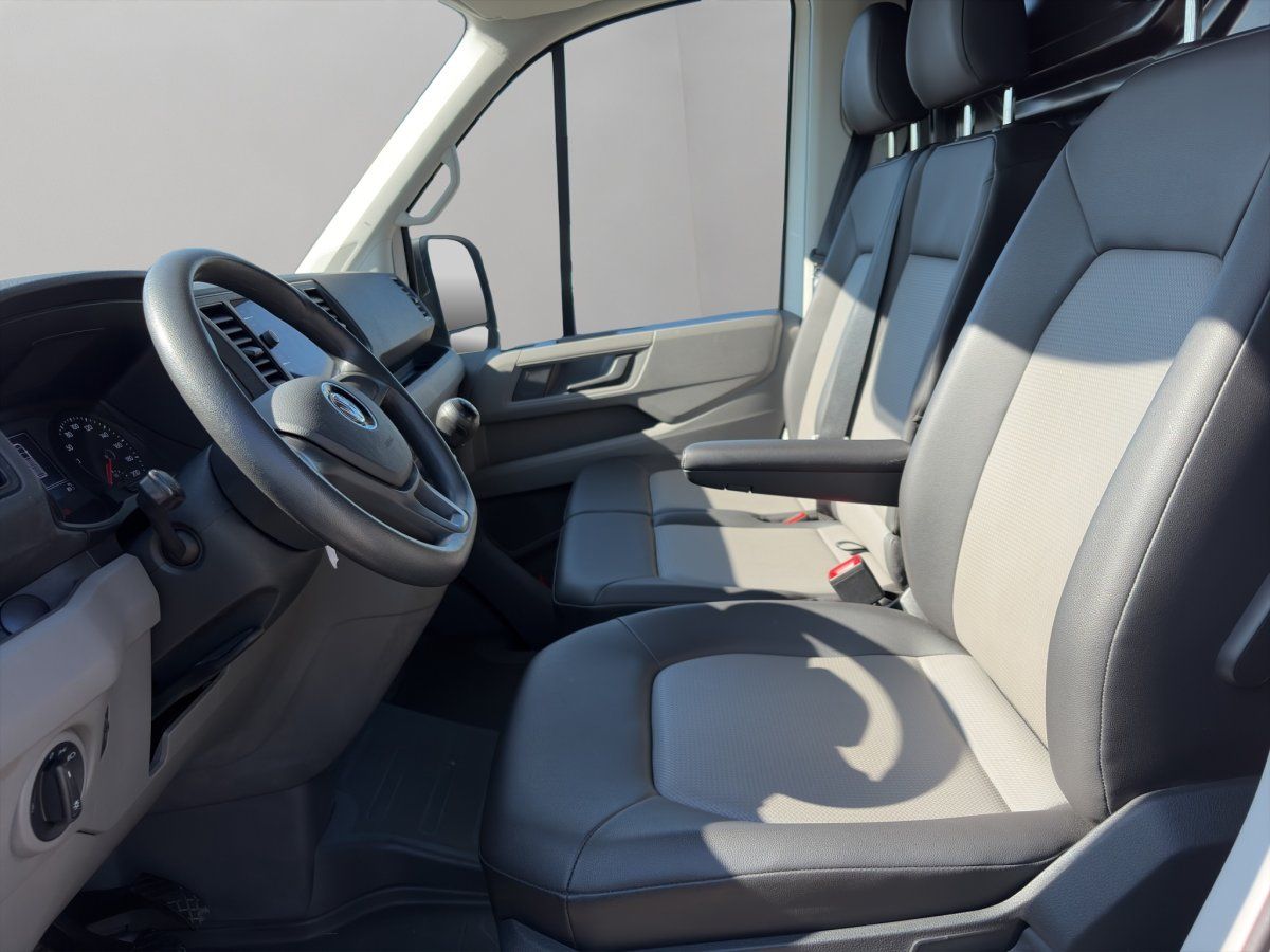 VW Crafter Innenraum Vordersitze und Fahrerkabine
