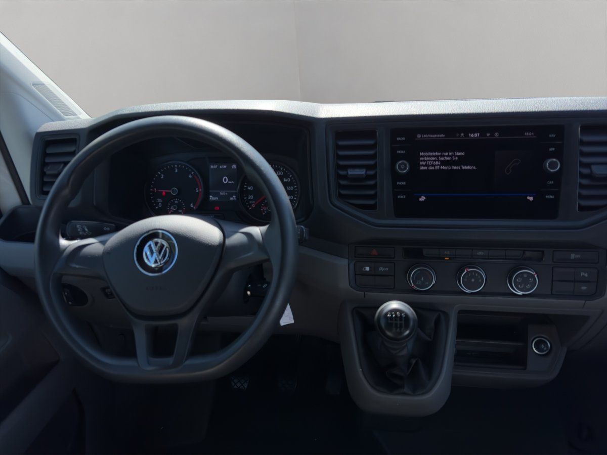 VW Crafter Cockpit mit Lenkrad, Schaltung und Infotainment