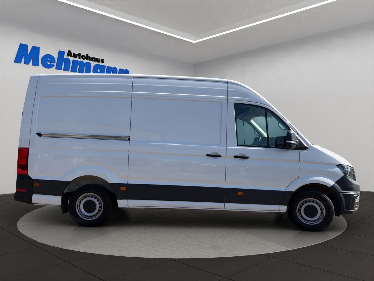 VW Crafter Kastenwagen weiß Seitenansicht bei Autohaus Mehmann