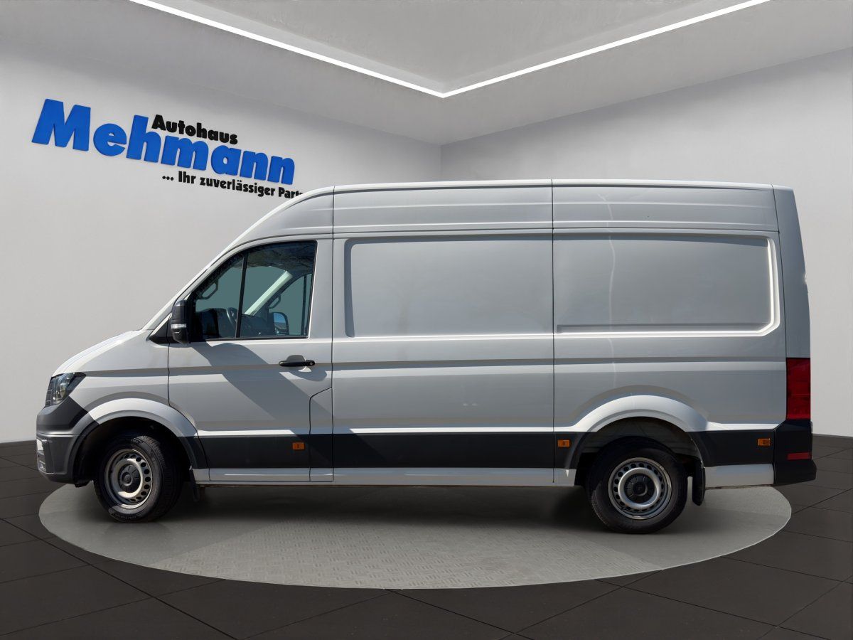 VW Crafter silber Kastenwagen Seitenansicht im Autohaus Mehmann