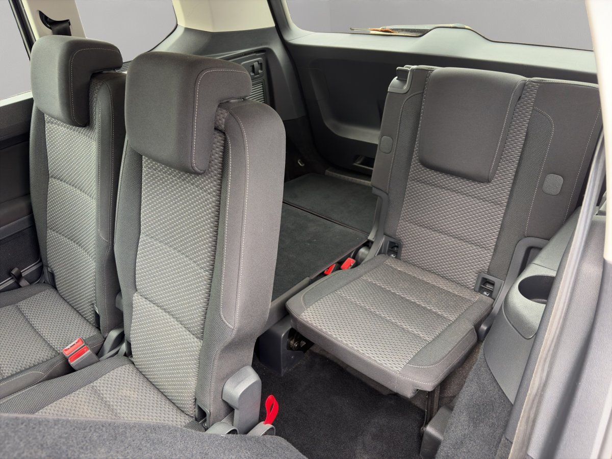 VW Touran dritte Sitzreihe Innenraum Rücksitze Detailansicht