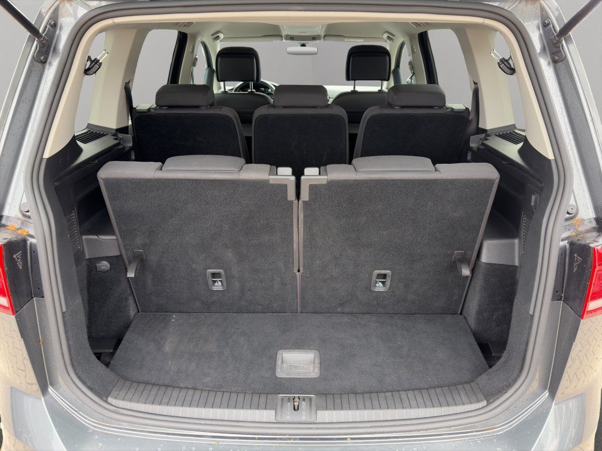 VW Touran Kofferraum mit umgeklappten Sitzen, Innenansicht