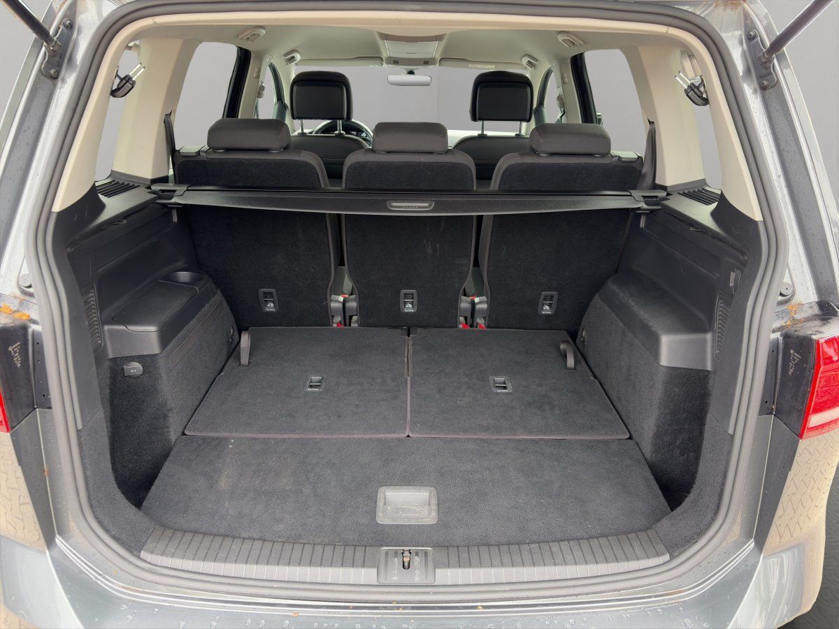 VW Touran Kofferraum mit umgeklappten Sitzen Ladefläche