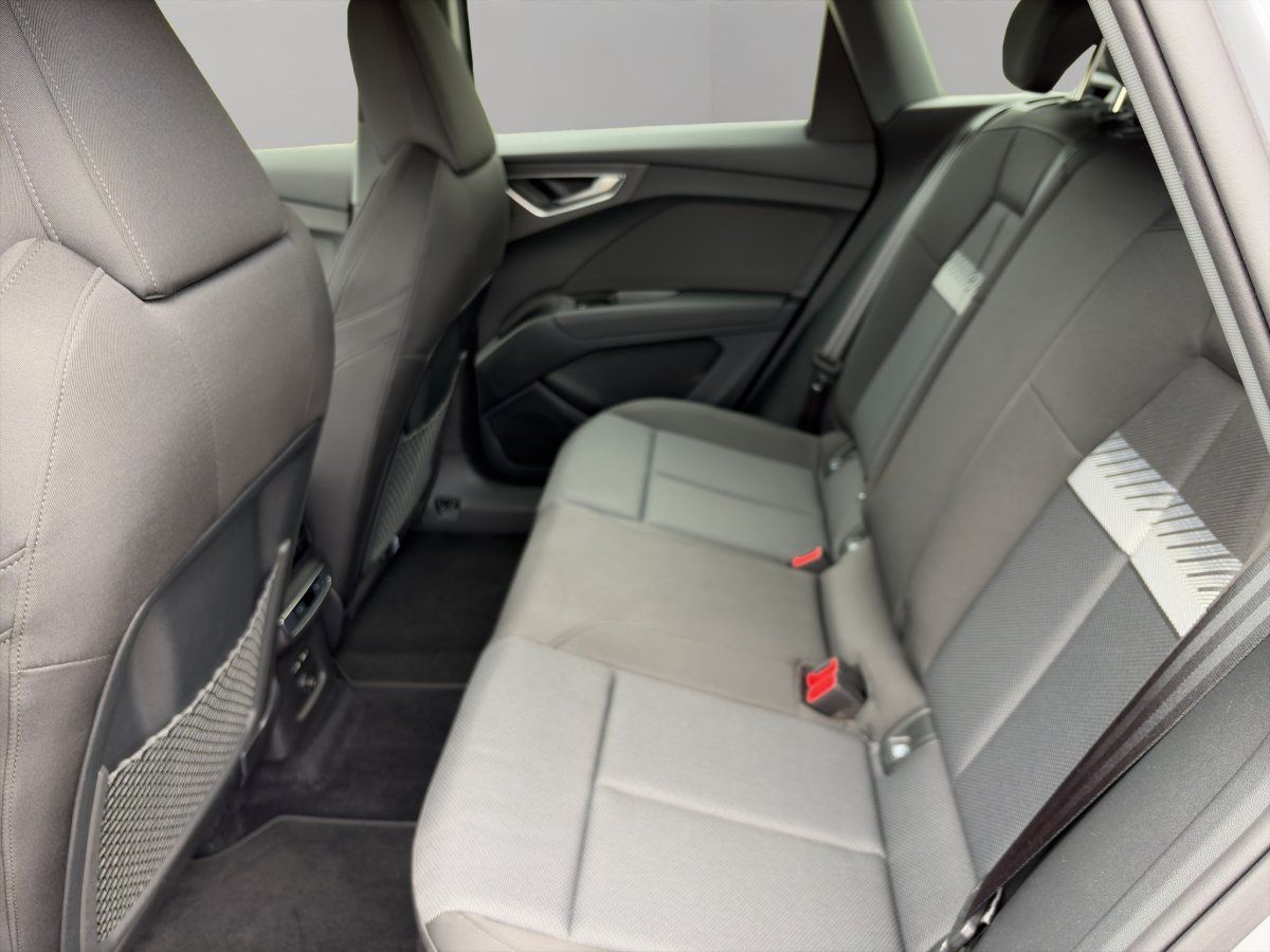 Audi Q4 e-tron Rücksitze Innenraum Stoffbezug Detailansicht