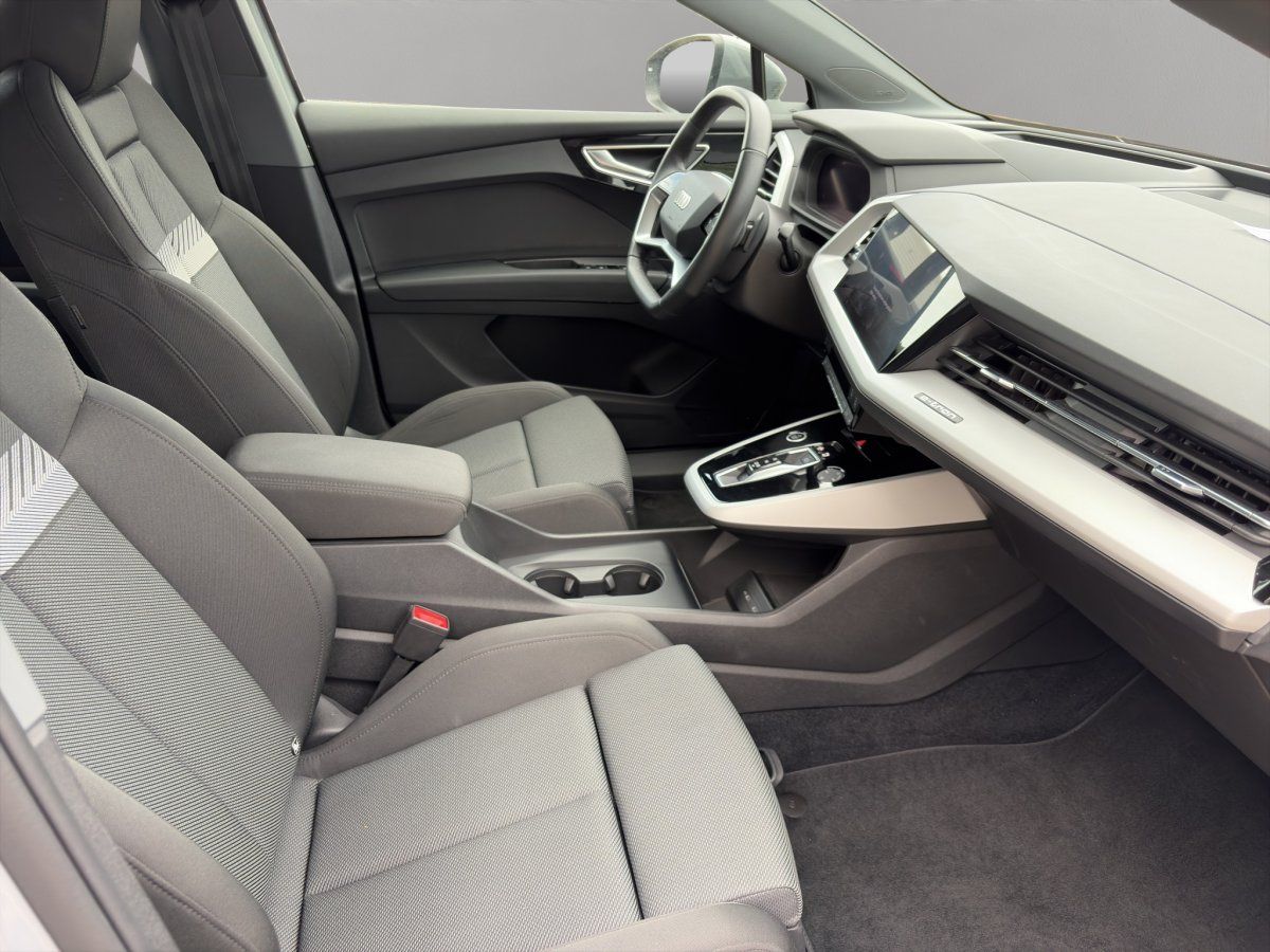 Audi Q4 e-tron Cockpit Fahrersitz Lenkrad Innenraum Detail