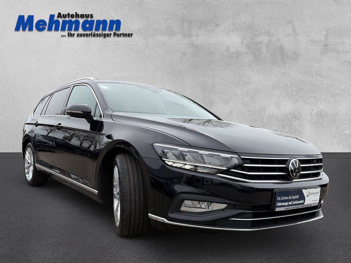 VW Passat Variant schwarz, Frontansicht mit Kühlergrill