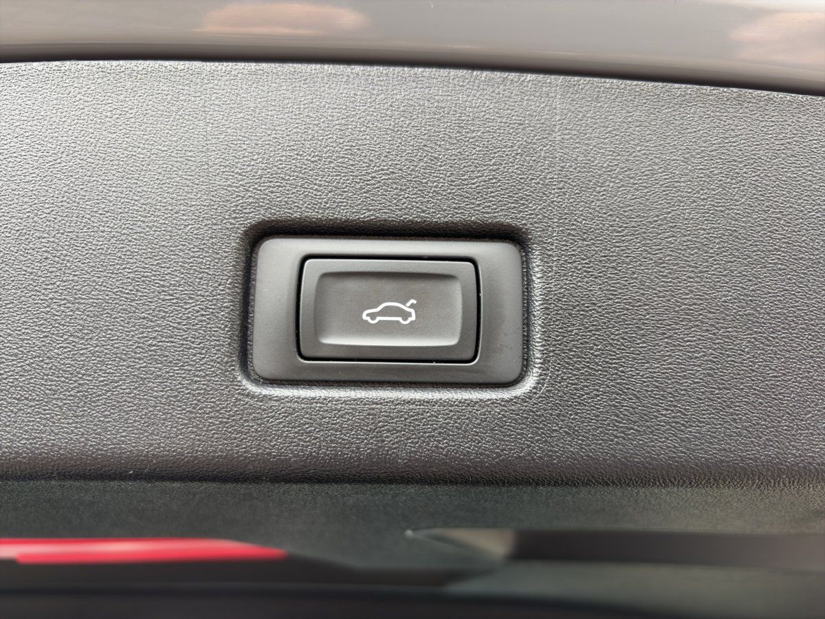 Audi Q4 e-tron Detailansicht, Taste für elektrische Heckklappe