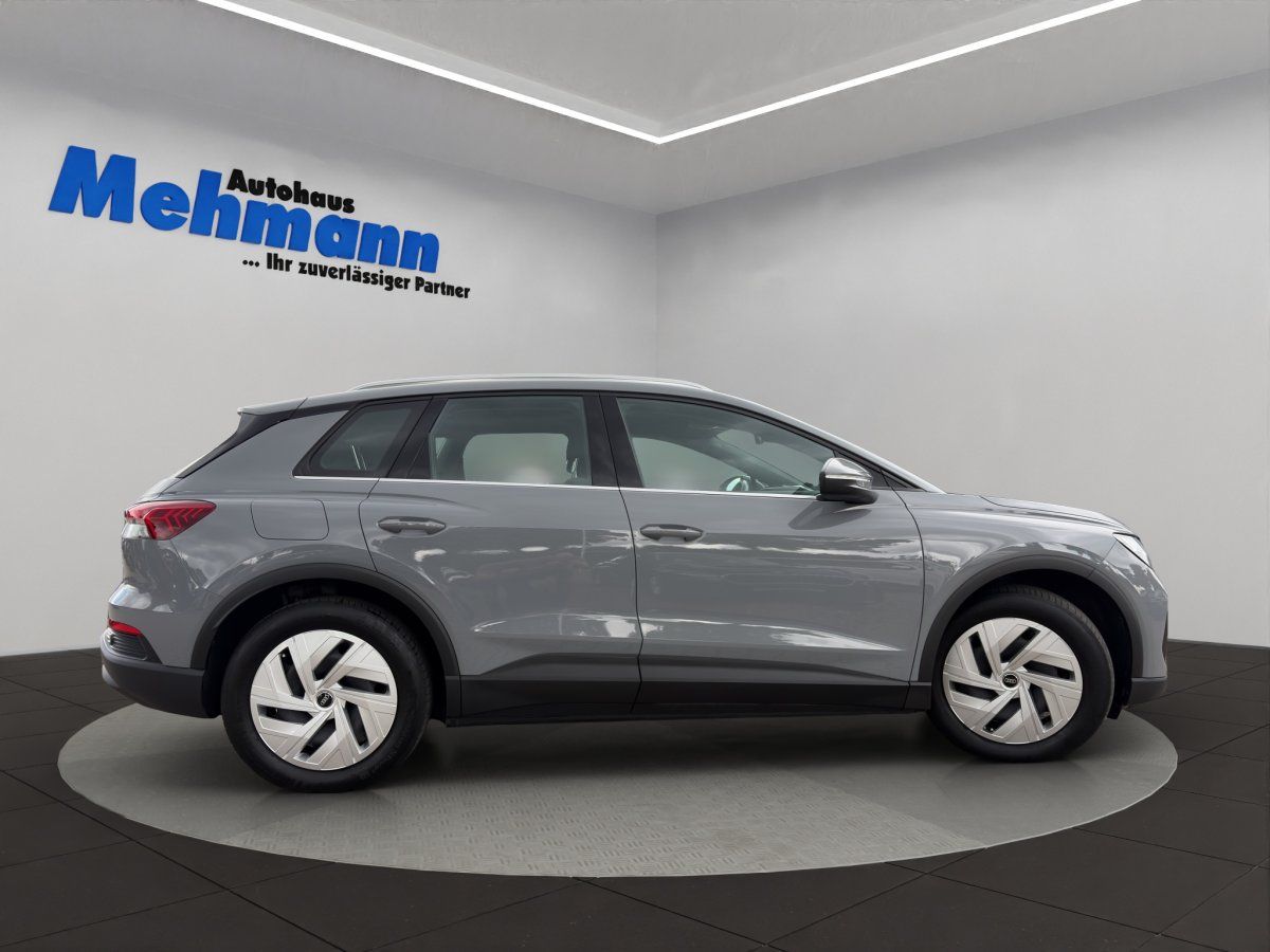 Audi Q4 e-tron grau Seitenansicht bei Autohaus Mehmann