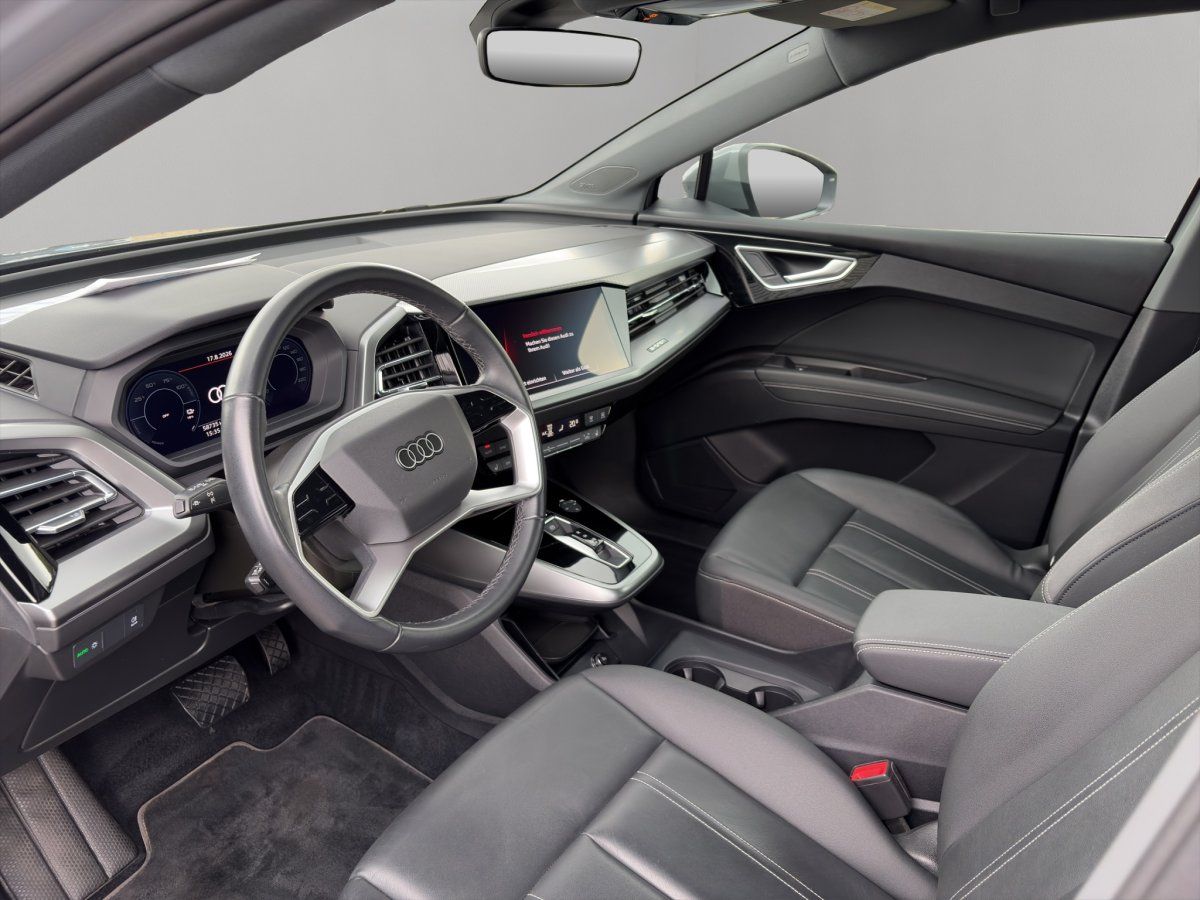 Audi Q4 e-tron Innenraum, Cockpit mit Lenkrad und Multifunktionsdisplay