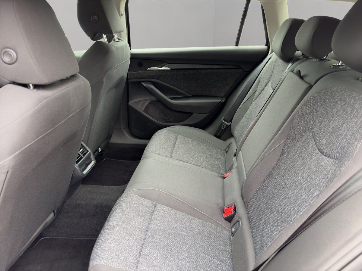 Škoda Superb Kombi - Bild 11 von 15