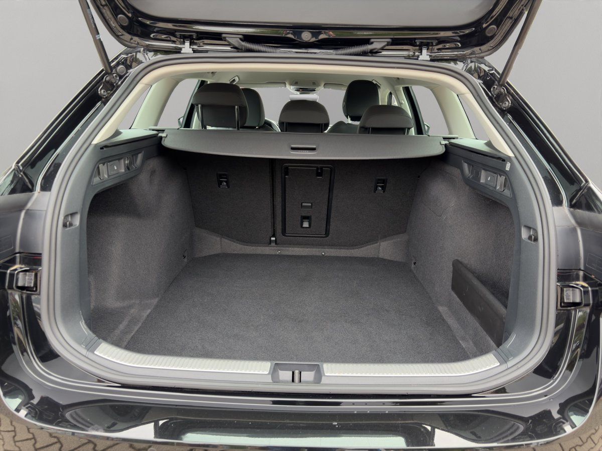 Škoda Superb Kombi - Bild 12 von 15