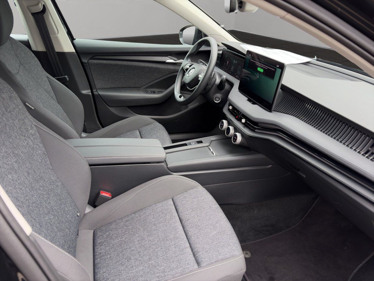 Škoda Superb Kombi - Bild 14 von 15