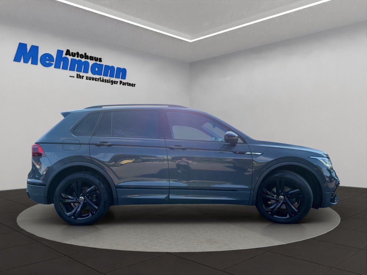 VW Tiguan blau metallic Seitenansicht bei Autohaus Mehmann
