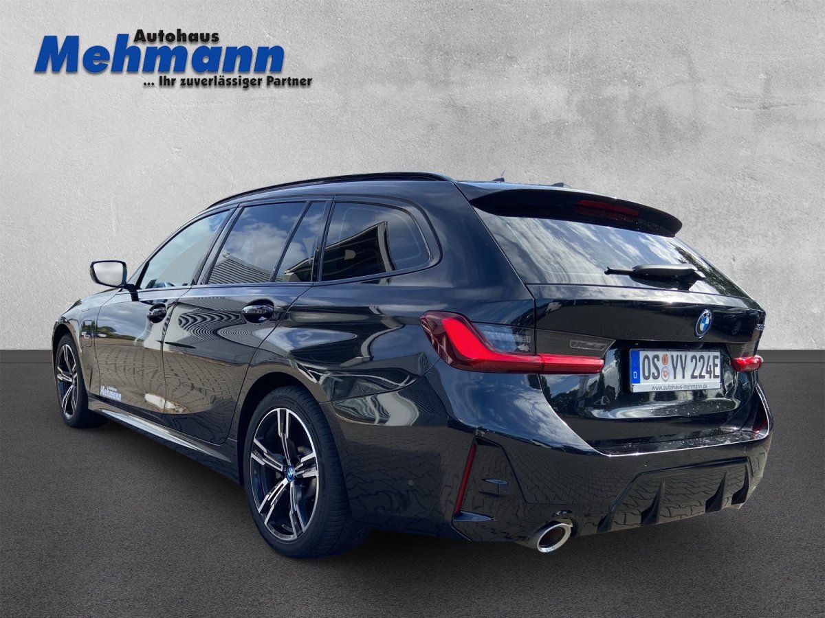 BMW 3er Touring schwarz, Heckansicht mit M Sportpaket beim Autohaus Mehmann