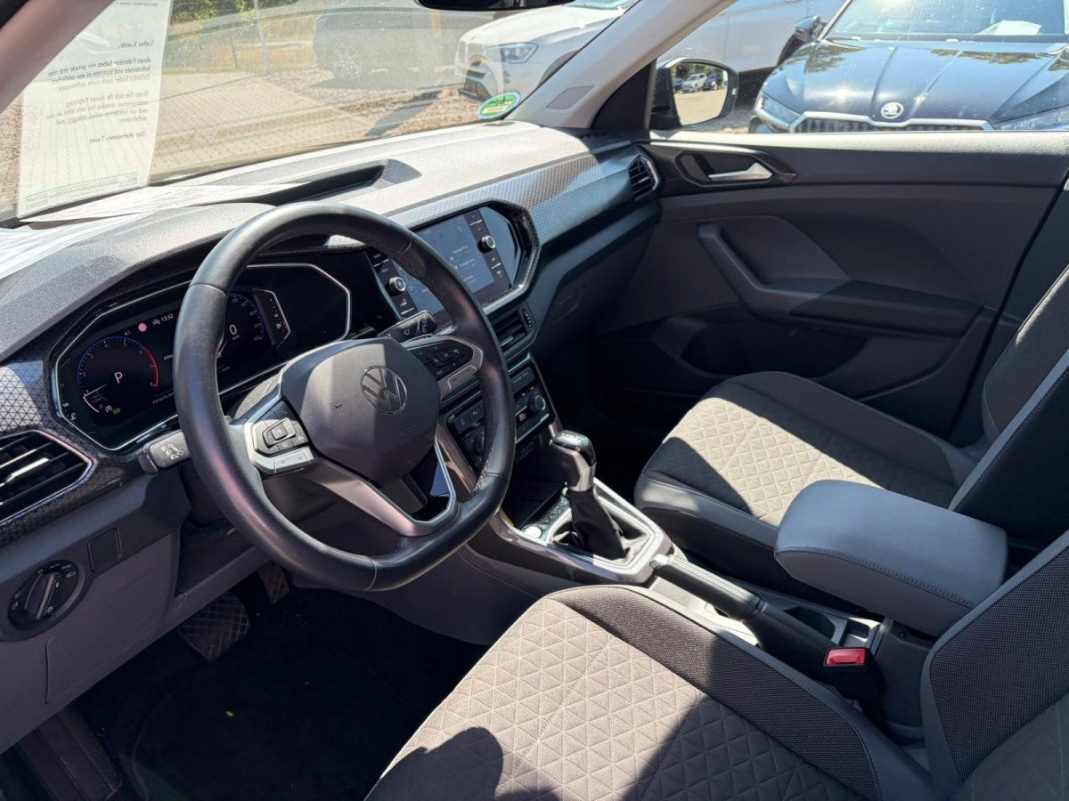 VW T-Cross Innenraum mit Cockpit und Sitzen