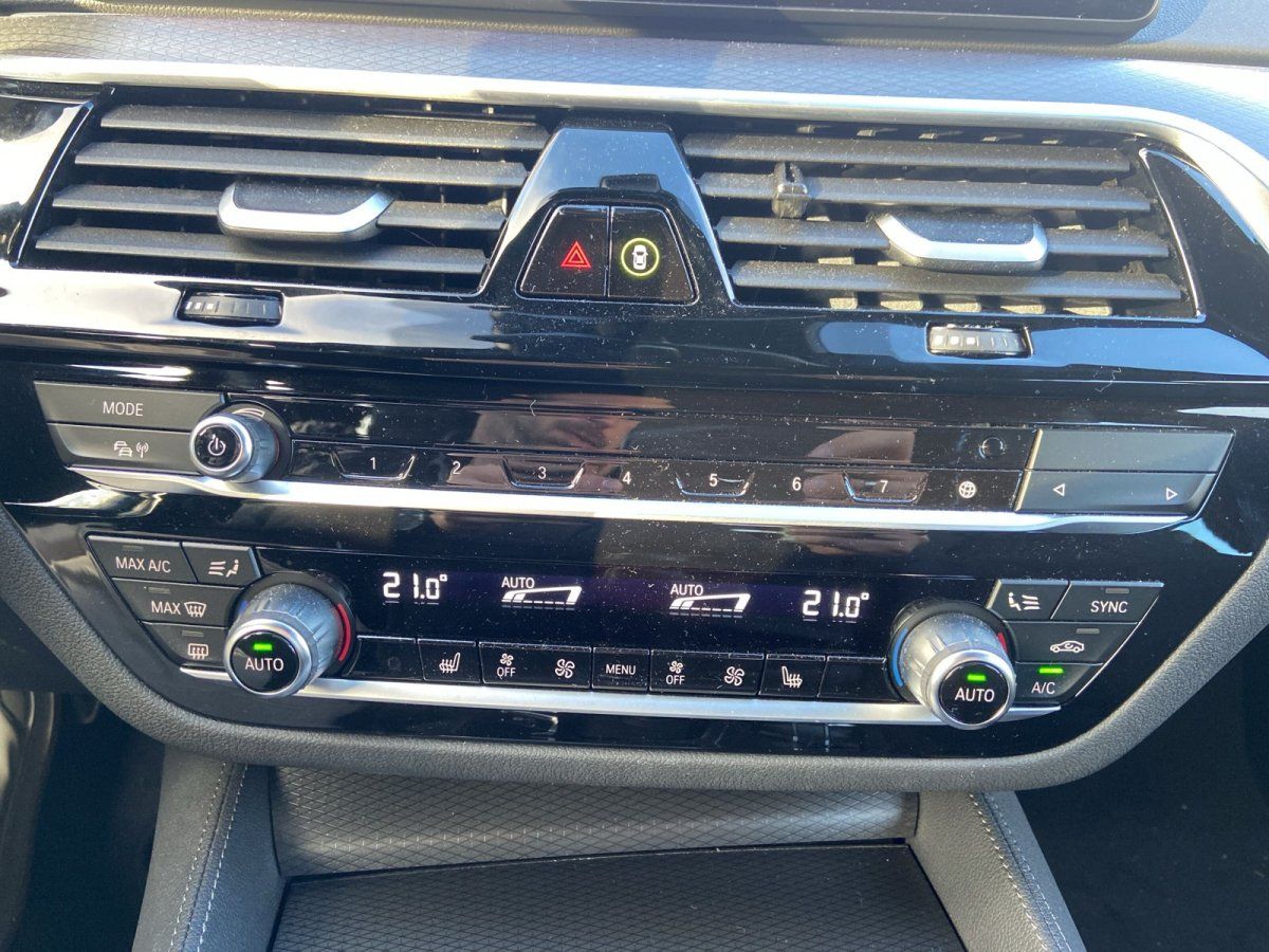 BMW 5er Mittelkonsole Klimaautomatik und Bedienelemente Detail