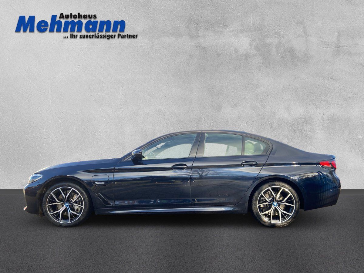 BMW 5er Limousine Seitenansicht dunkelblau bei Autohaus Mehmann