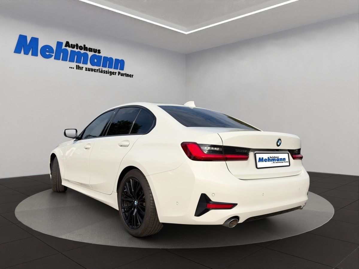 BMW 3er Limousine weiß, Heckansicht, Autohaus Mehmann