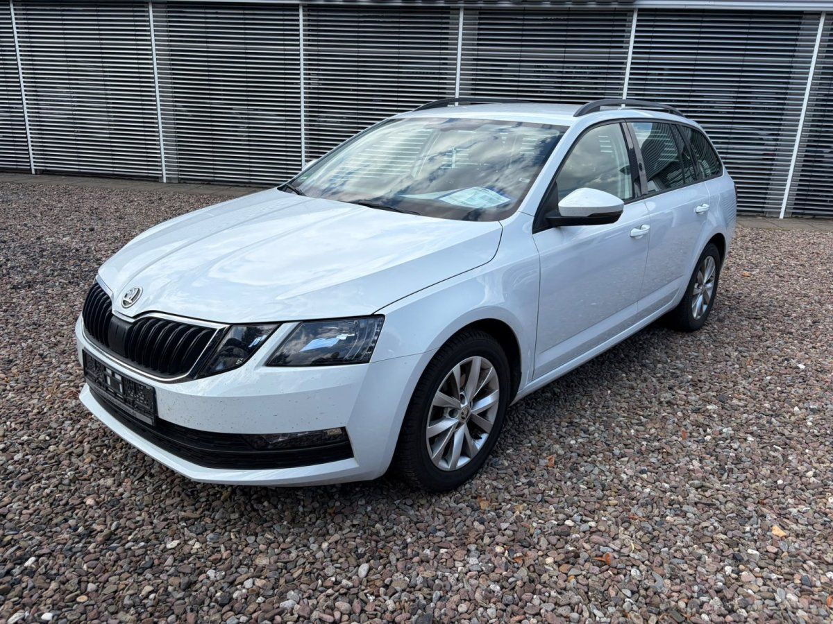 Skoda Octavia Combi weiß Frontansicht mit Alufelgen