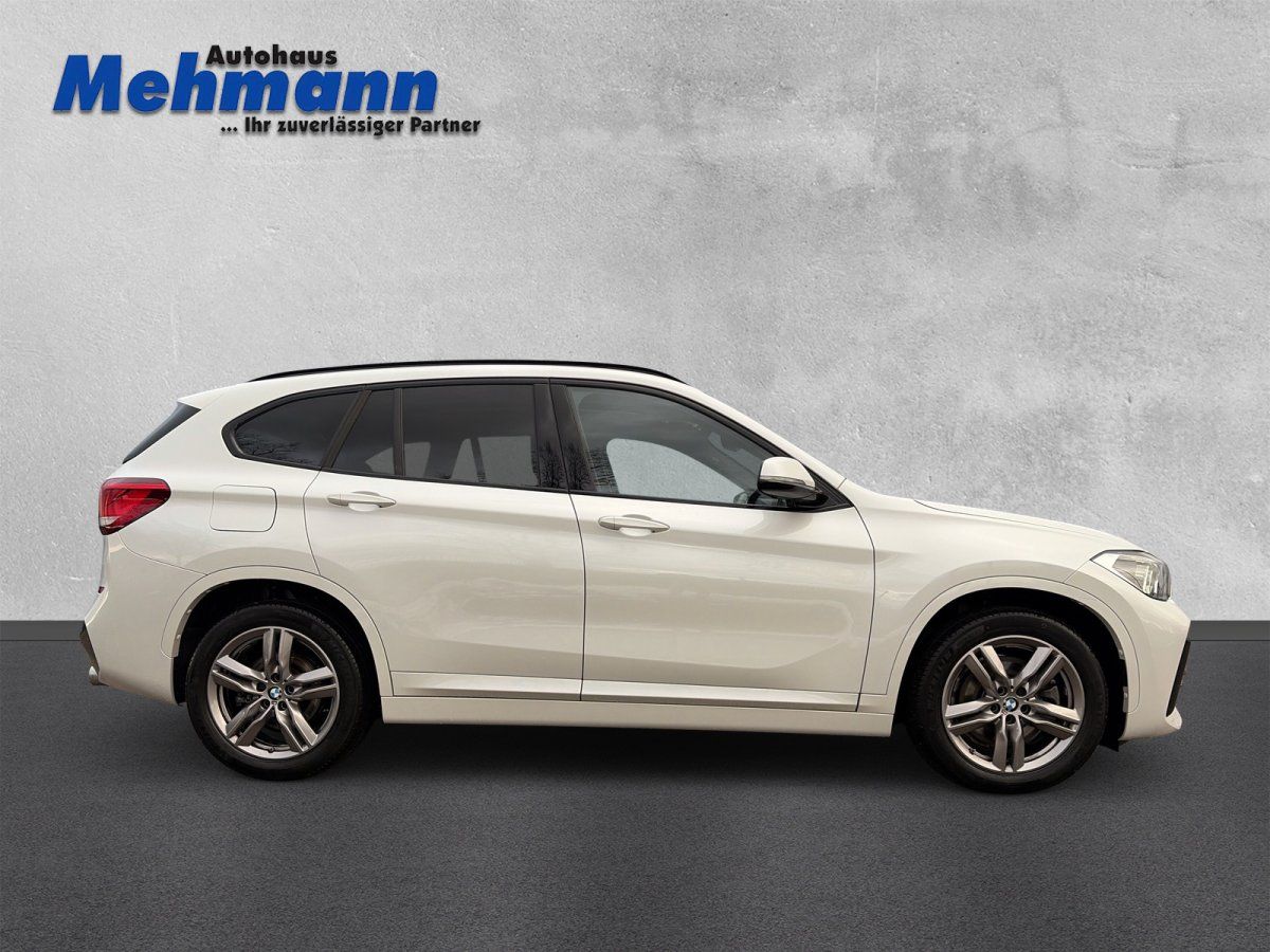 BMW X1 in Weiß, Seitenansicht, Autohaus Mehmann
