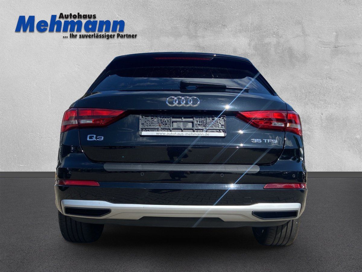 Audi Q3 35 TFSI schwarz Heckansicht - Autohaus Mehmann