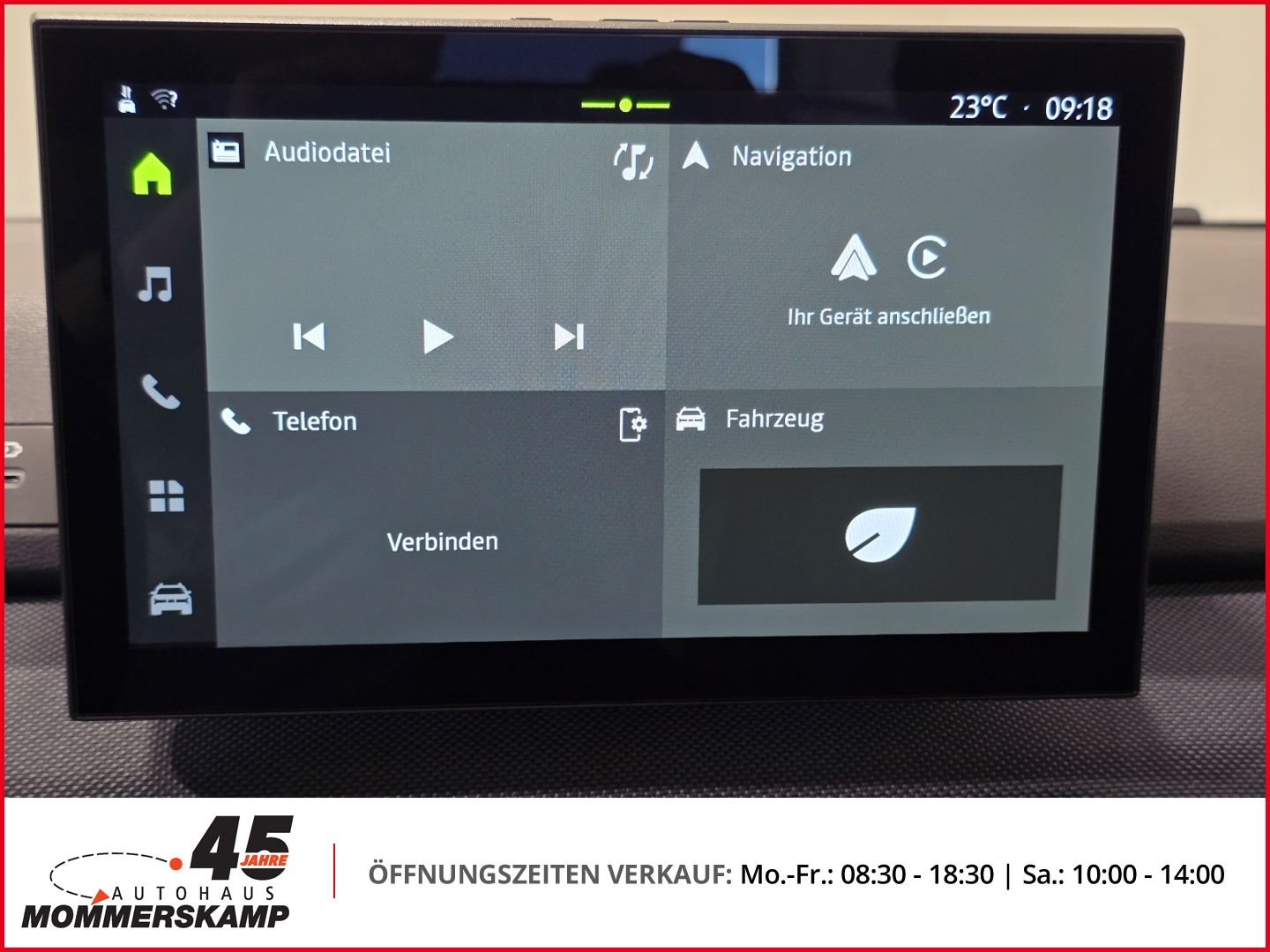 Infotainment-Display mit Navigation und Telefon im Dacia Sandero