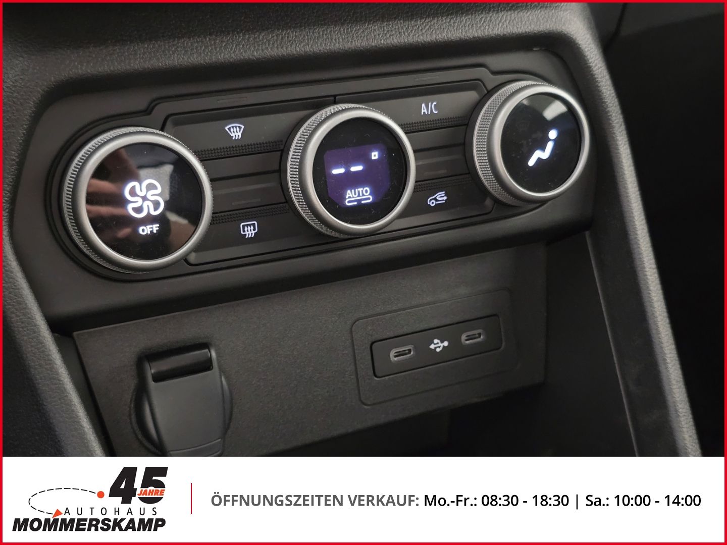 Klimabedienung und USB-Anschluesse im Fahrzeug Mittelkonsole