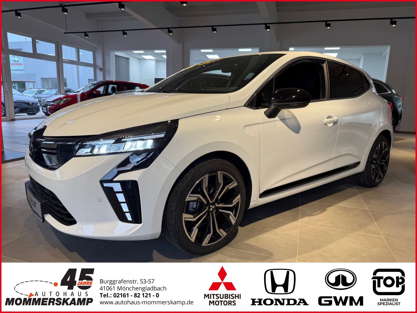 Mitsubishi Colt weiß Seitenansicht schräg vorne im Autohaus
